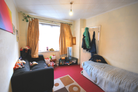 3 bedroom semi-detached house to rent, The Grange, Wembley