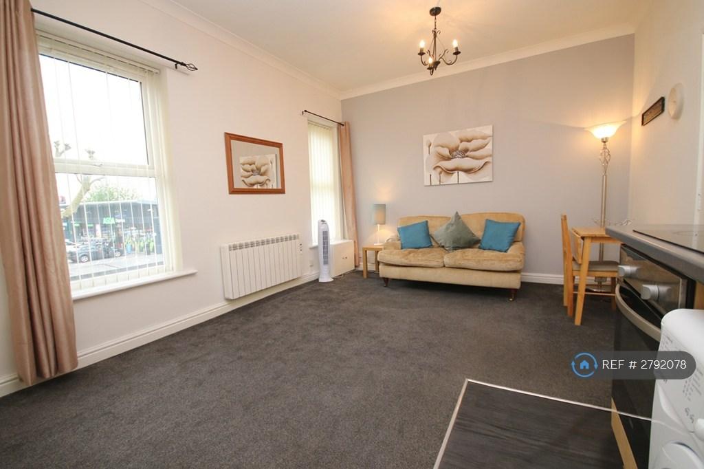 Lounge &amp; Kitchen
