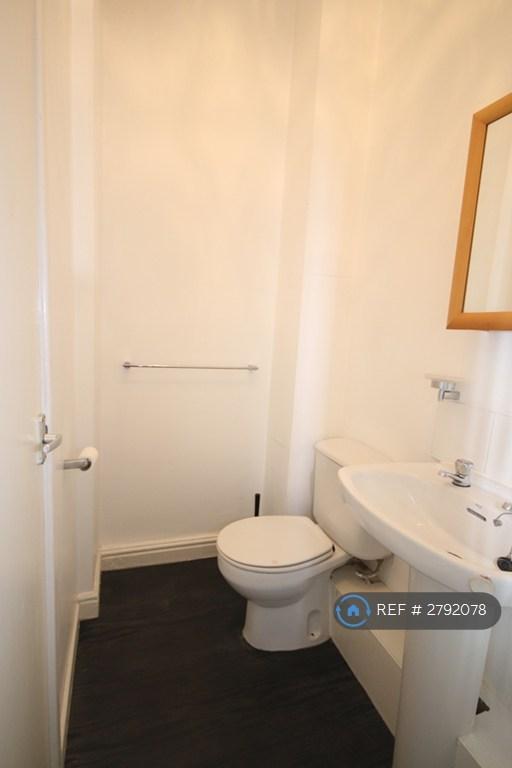 Bathroom With Whb &amp; Wc