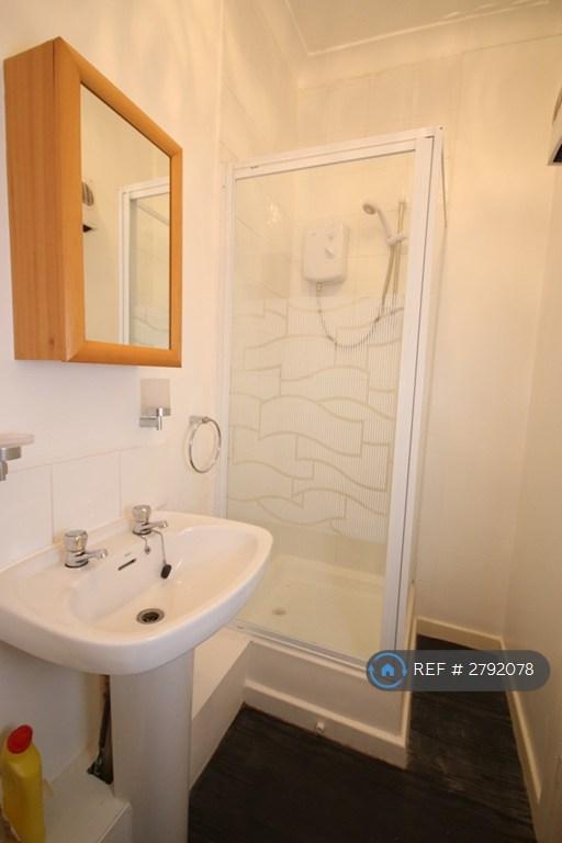 Bathroom With Whb &amp; Shower Cubicle