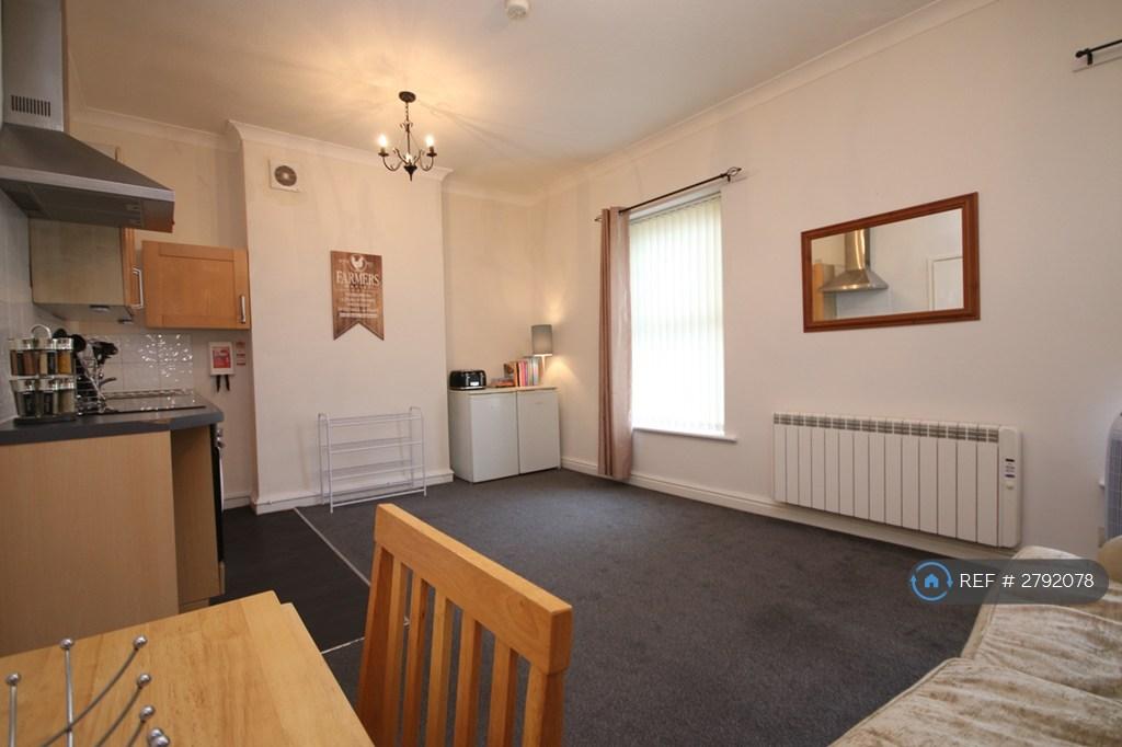 Lounge &amp; Kitchen
