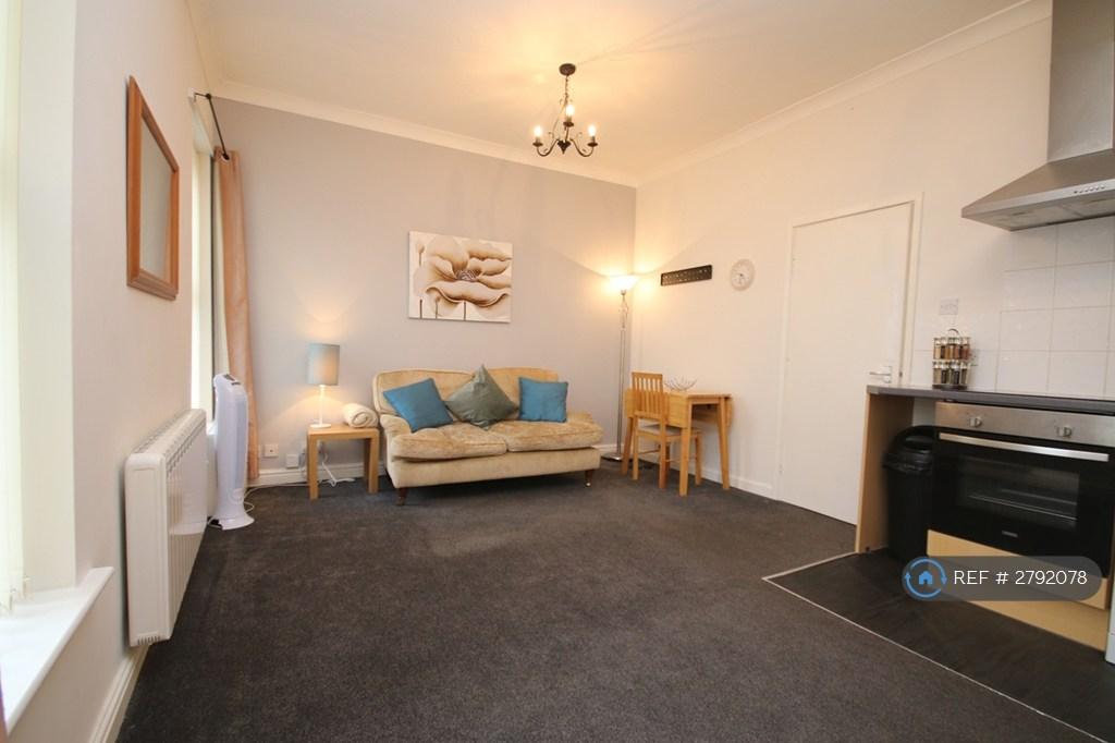 Lounge &amp; Kitchen