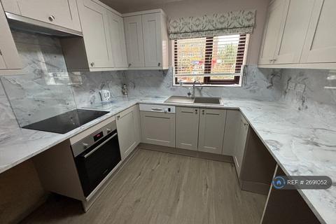 3 bedroom semi-detached house to rent, Walls Court, Camberley, GU16