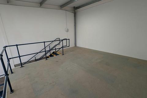 Warehouse to rent, Lime Kiln Ln Holbury SO45 2AR