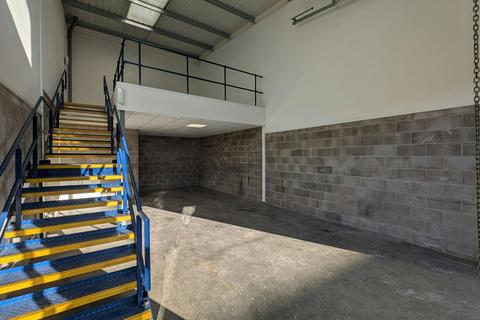 Warehouse to rent, Lime Kiln Ln Holbury SO45 2AR