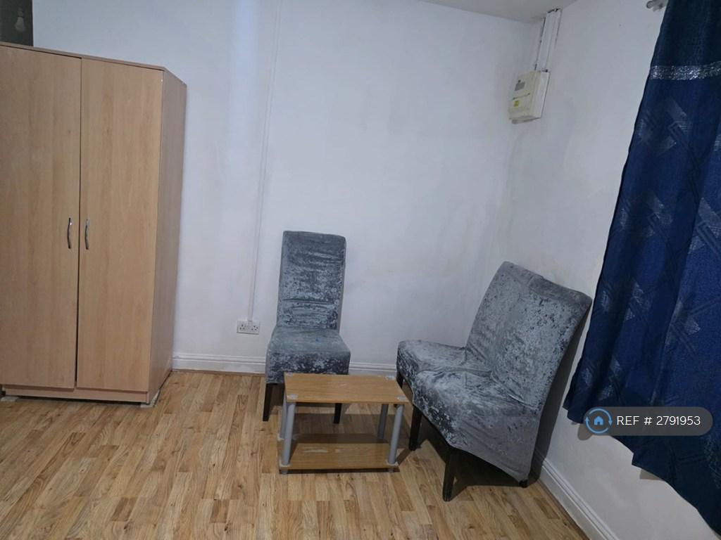 Living/Bed Space2