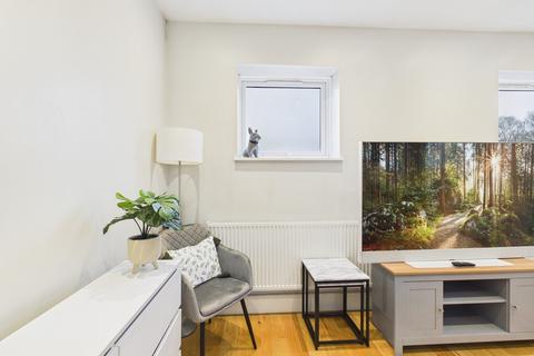 1 bedroom ground floor flat to rent, Eastgate House