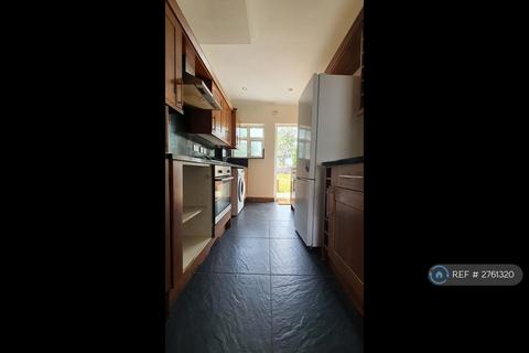 3 bedroom semi-detached house to rent, York Ave, Hayes, UB3