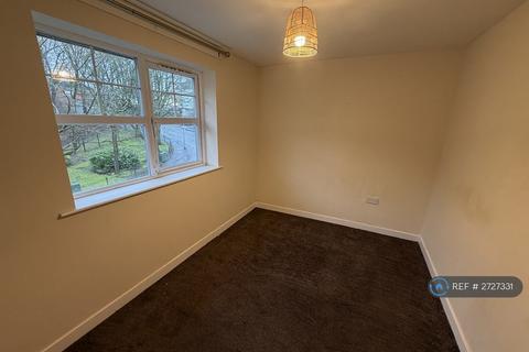 undefined, Commercial St, Hyde, SK14