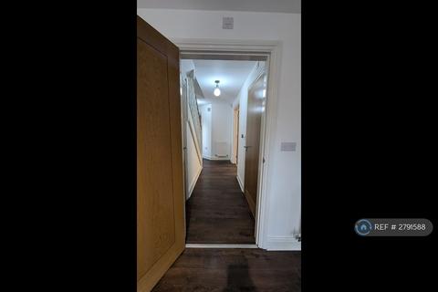 4 bedroom detached house to rent, Threlkeld Close, High Wycombe, HP11