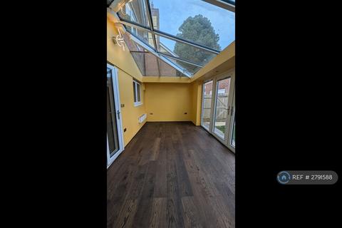 4 bedroom detached house to rent, Threlkeld Close, High Wycombe, HP11