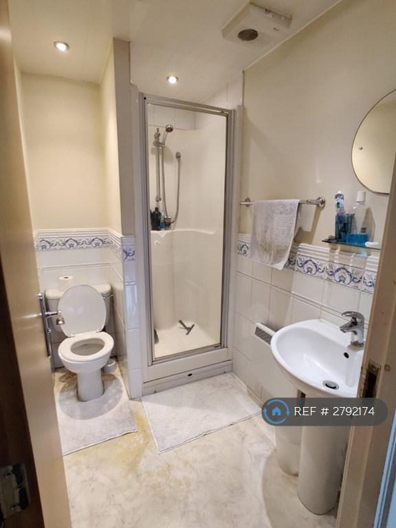 Master Bedroom En-Suite