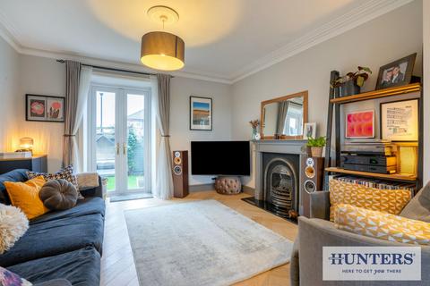 4 bedroom terraced house for sale, Hawthorn Crescent, Yeadon, Leeds