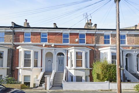 1 bedroom flat to rent, Curwen Road, London W12