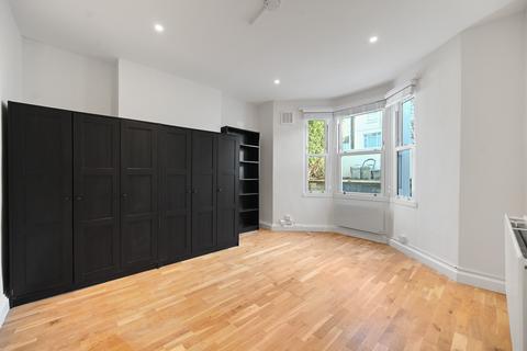 1 bedroom flat to rent, Curwen Road, London W12