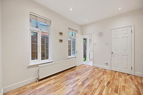 2 bedroom flat to rent, Goodwin Road, London W12