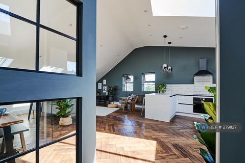 3 bedroom flat to rent, Knollys Road, London, SW16