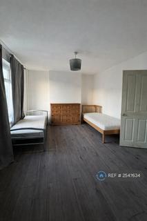 3 bedroom maisonette to rent, Waverley Road, Slough, SL1