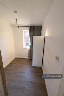 3 bedroom maisonette to rent, Waverley Road, Slough, SL1
