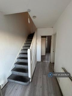 3 bedroom maisonette to rent, Waverley Road, Slough, SL1