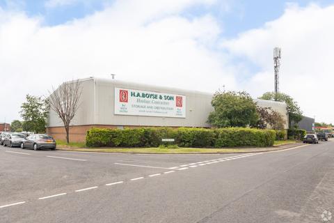 Distribution warehouse to rent, 4 Singer Way Kempston MK42 7AW