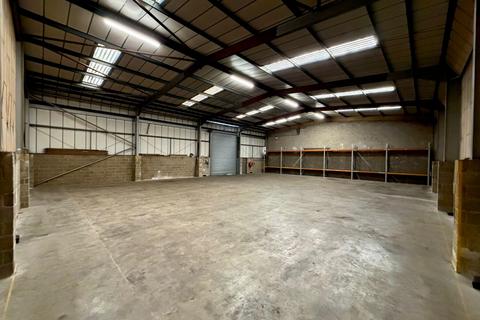 Distribution warehouse to rent, 4 Singer Way Kempston MK42 7AW