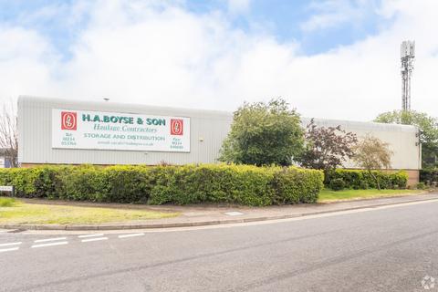 Distribution warehouse to rent, 4 Singer Way Kempston MK42 7AW