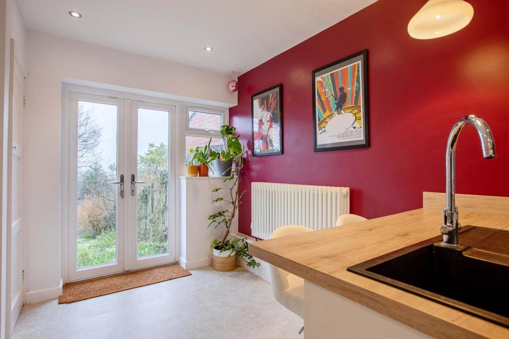 Lyminster Ave 15.jpg