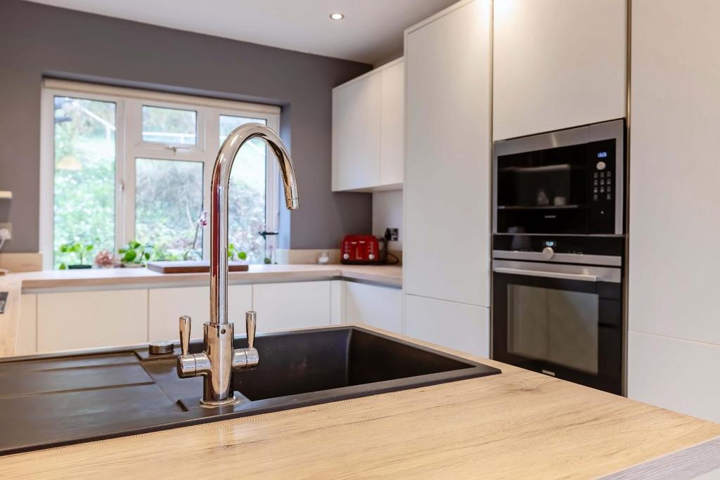 Lyminster Ave 16.jpg