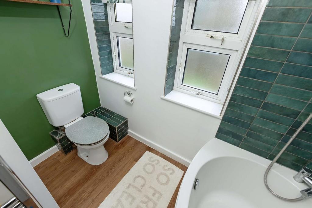 Lyminster Ave 7.jpg