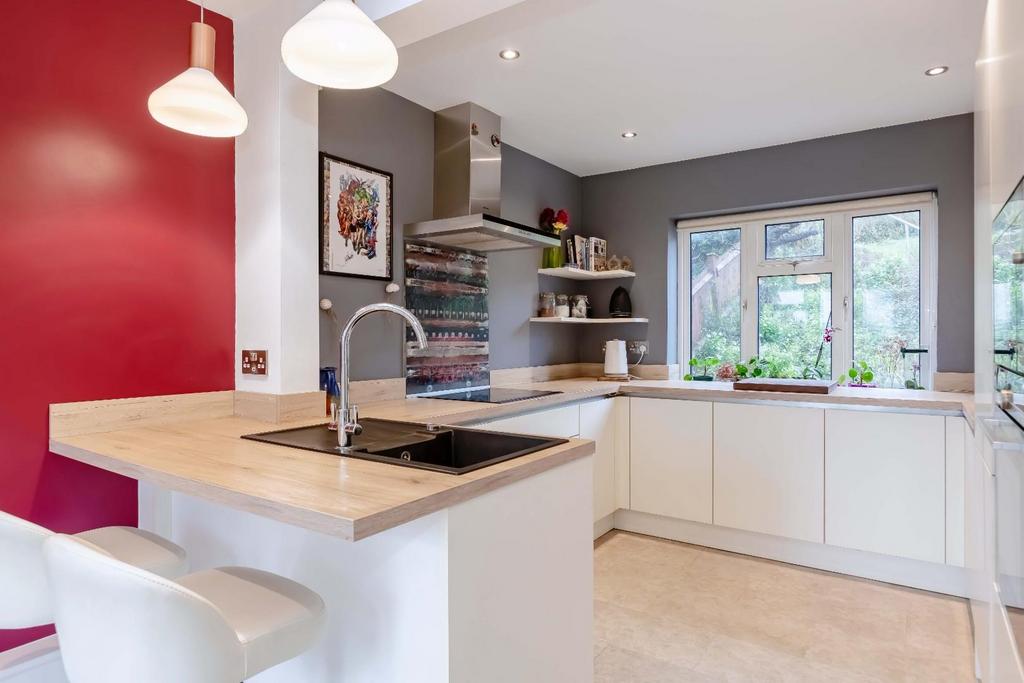 Lyminster Ave 13.jpg
