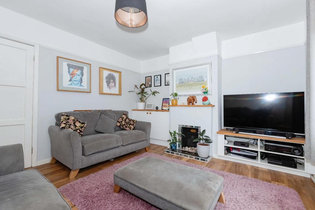 Lyminster Ave 11.jpg