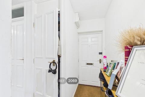 2 bedroom apartment to rent, Victoria Chase, Colchester, CO1 1WW