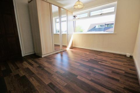 3 bedroom semi-detached house to rent, Pendle Close  Wigan