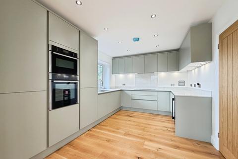 3 bedroom detached house for sale, Cliff Road, Hythe