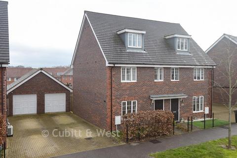 3 bedroom townhouse for sale, Foxglove Drive, Crawley, West Sussex