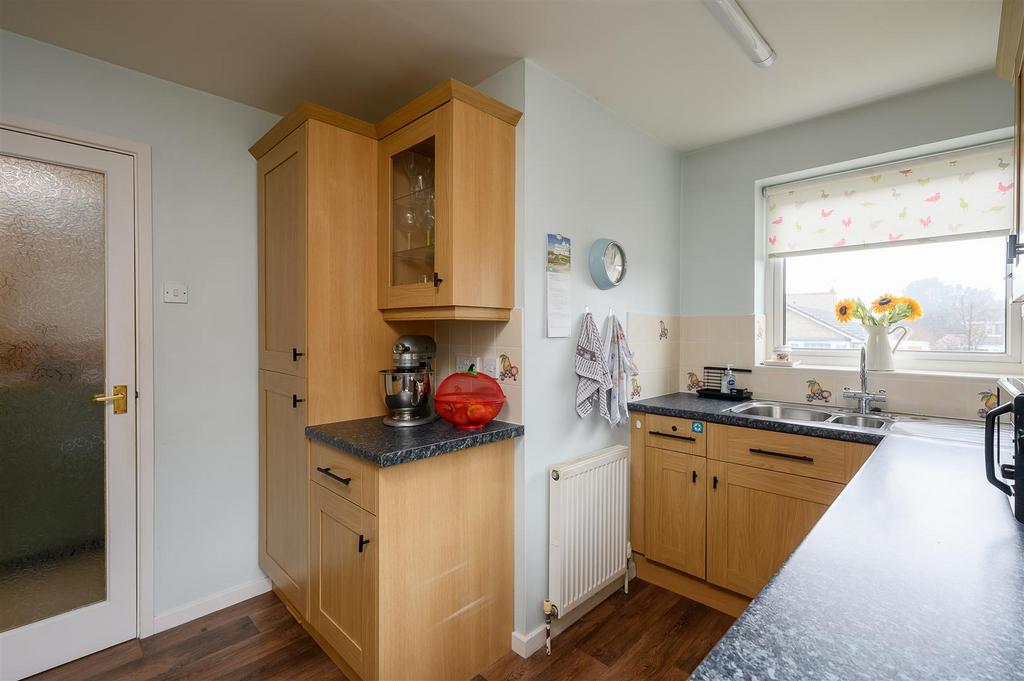 14 Swainsea Drive-3.jpg