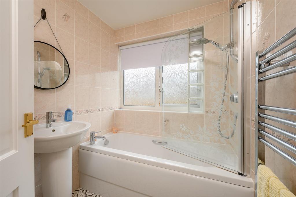 14 Swainsea Drive-5.jpg