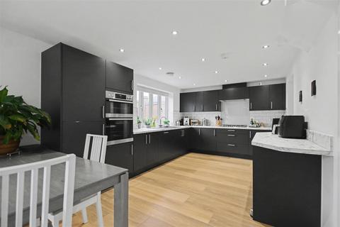 4 bedroom detached house for sale, Dunnock Drive, Stapleford, Nottingham