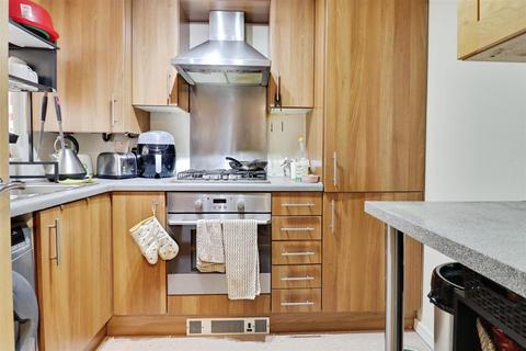 3 bedroom end of terrace house for sale, Sytchmill Way, Stoke-On-Trent