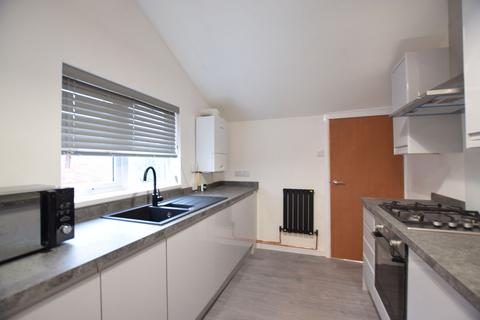 2 bedroom flat to rent, South View Terrace, Whickham, NE16