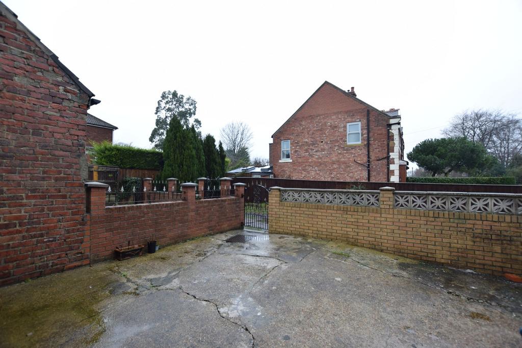 Shared Rear Yard
