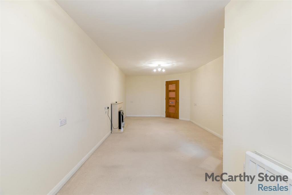 8677972-interior03.jpg