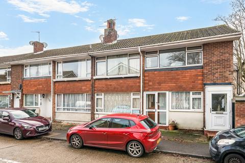 2 bedroom maisonette for sale, Cliveden Place, Shepperton, TW17