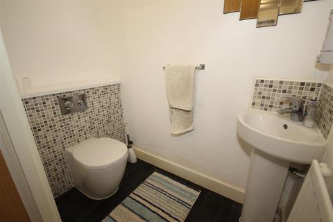 4 bedroom detached house for sale, Mapplewell Road, Castleford