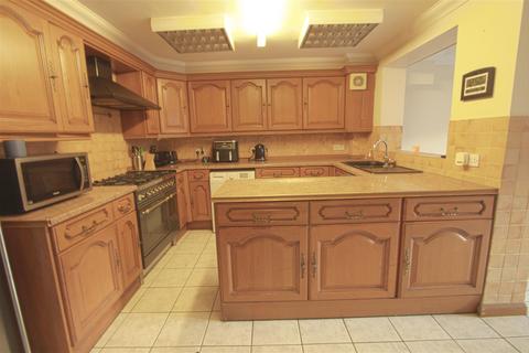 4 bedroom terraced house for sale, Meadow Rise, Billericay CM11
