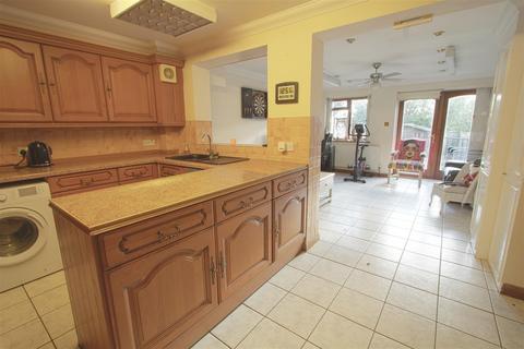 4 bedroom terraced house for sale, Meadow Rise, Billericay CM11
