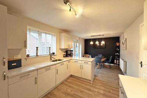 4 bedroom detached house for sale, Davison Drive, Shrewsbury