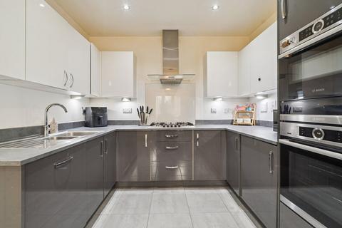 4 bedroom semi-detached house for sale, Century Lane, Slough SL2