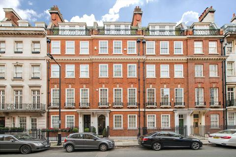 3 bedroom flat to rent, Green Street, London W1K